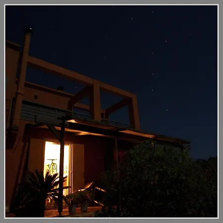 Alekos Beach Houses-roni Apartmán